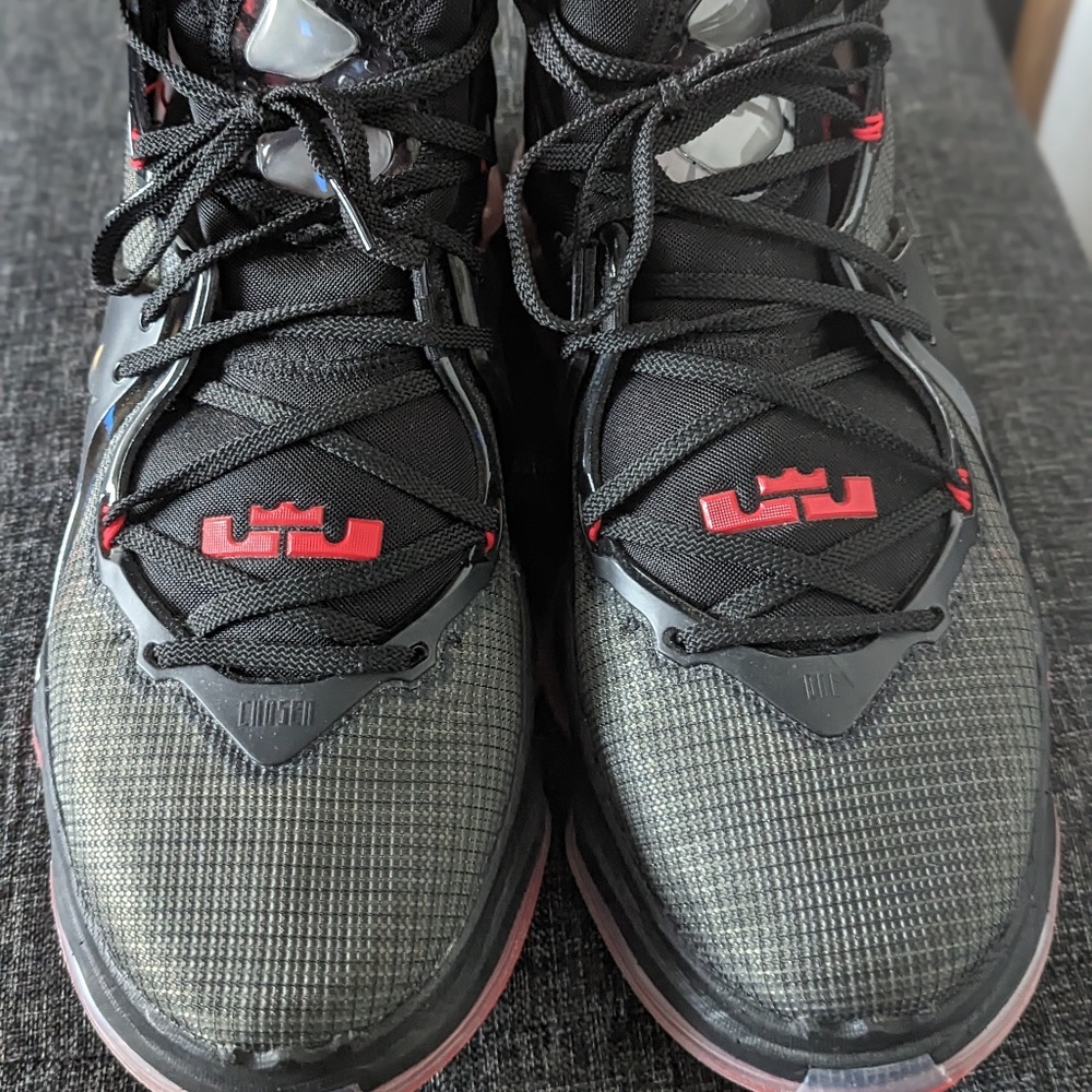 Nike LeBron XIX